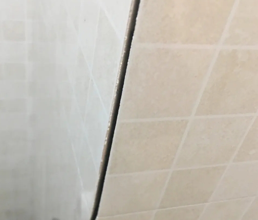 双清瓷砖空鼓维修公司分享阳台瓷砖脱落的修复过程可以分为以下几个步骤