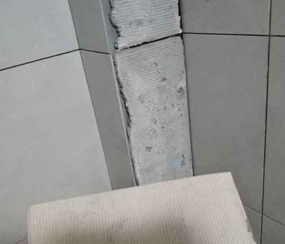 双清瓷砖空鼓维修公司分享下厨房瓷砖脱落的补救措施。